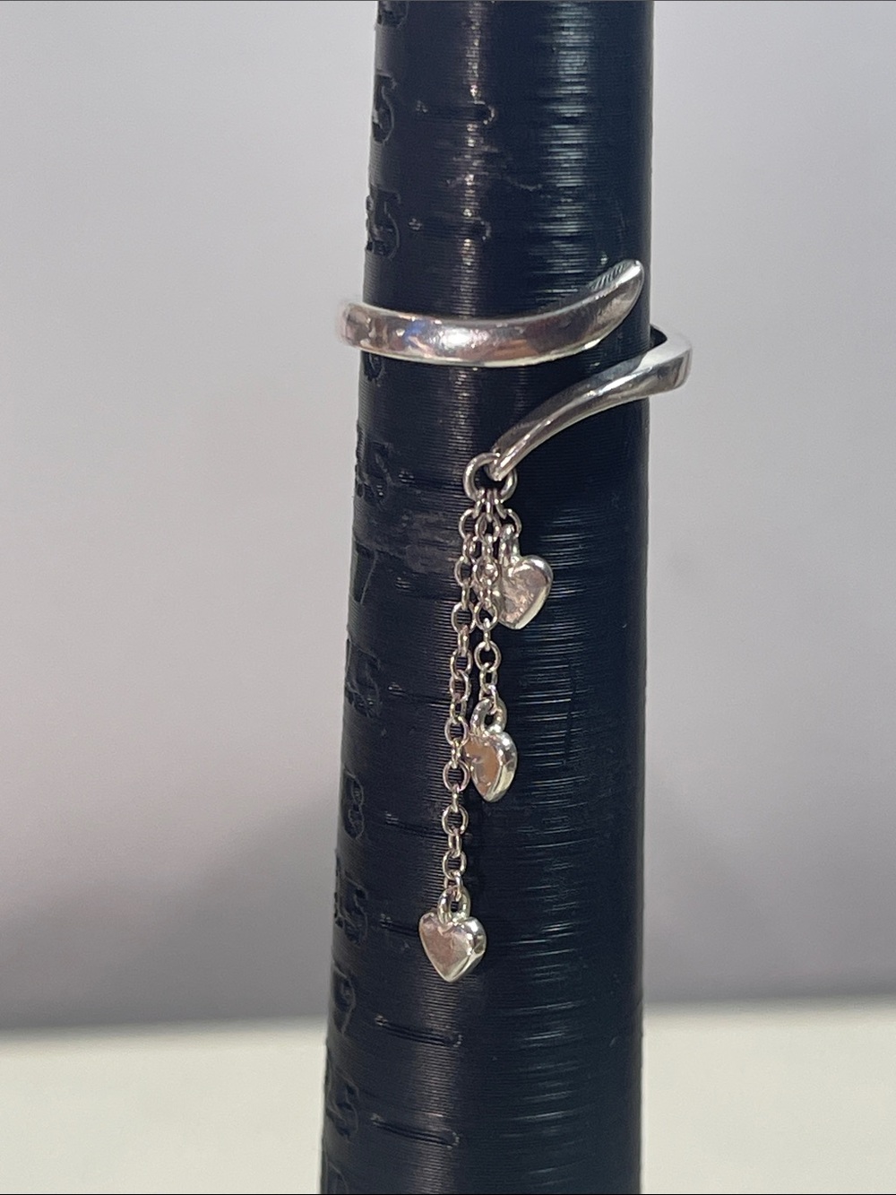 Vintage AVON 925 adjustable wrap ring with 3 dangling heart charms - size 6
